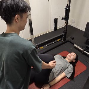 ストレッチと整体でコンディションを整える場面