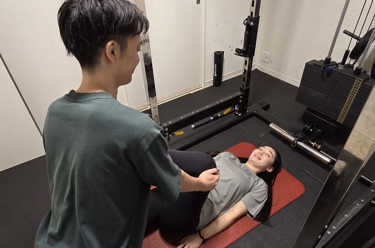 ストレッチと整体でコンディションを整える場面