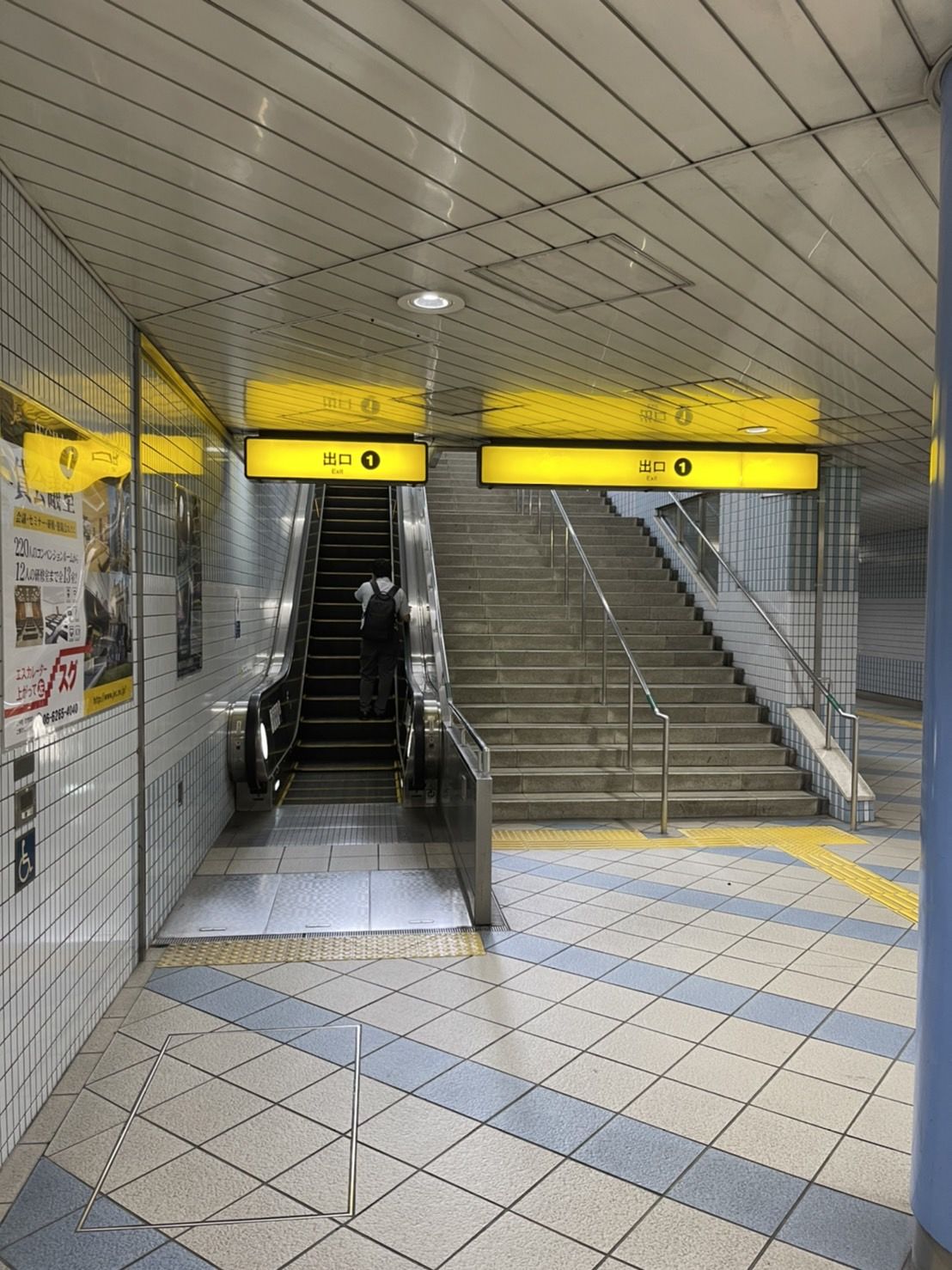 長堀橋駅の階段