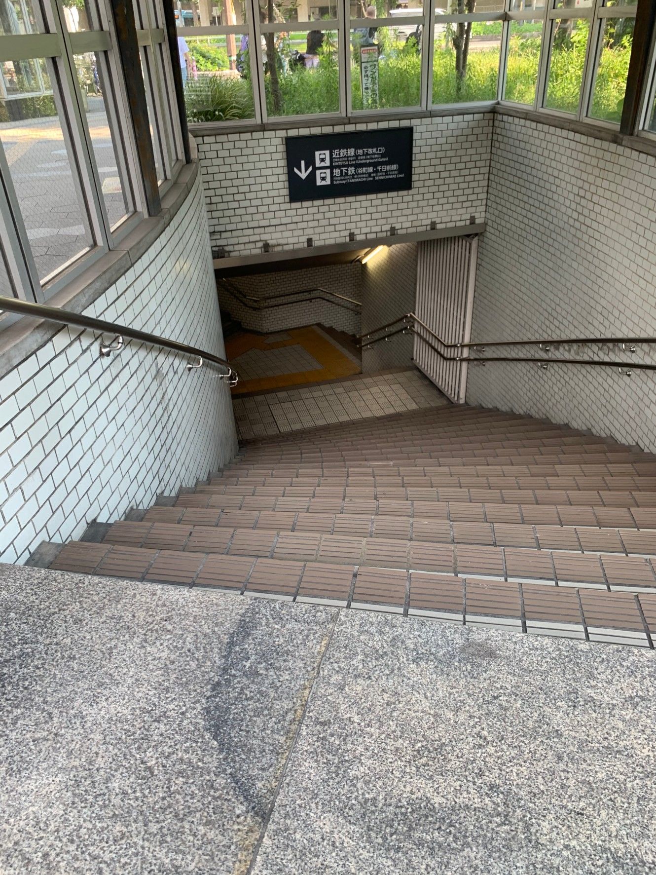 大阪上本町駅11番出口