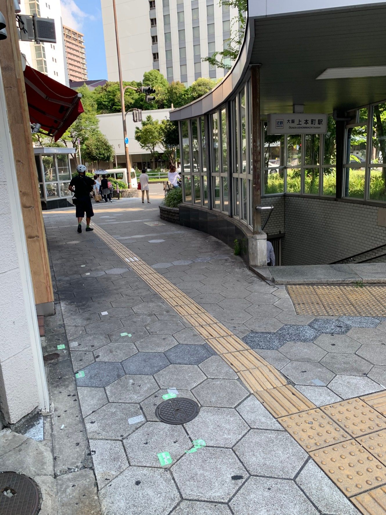 上本町のケンタッキー前