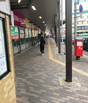 王寺駅の近くの道