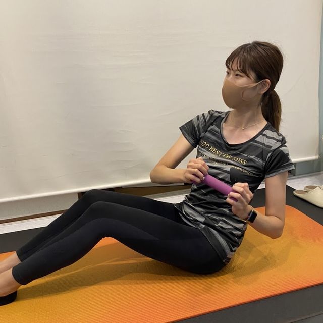 トレーニングする女性